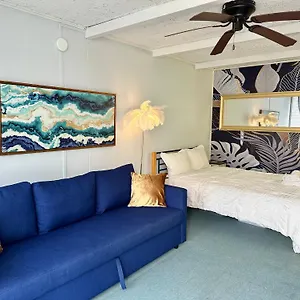 Cozy Steps From The Ocean And Seacrets Apartment